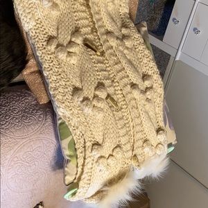 Sweater vest mid calf length with fur details